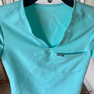 FIGS XS One Pocket scrub top in Aqua
